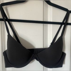 NWOT Skims Fits Everybody Plunge Bra 34B